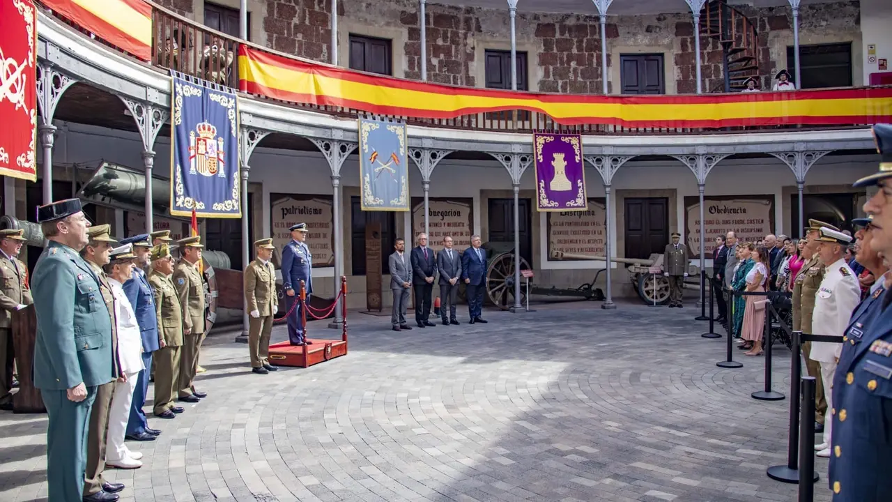 Acto institucional de la Subdelegaci&oacute;n de Defensa en Santa Cruz de Tenerife