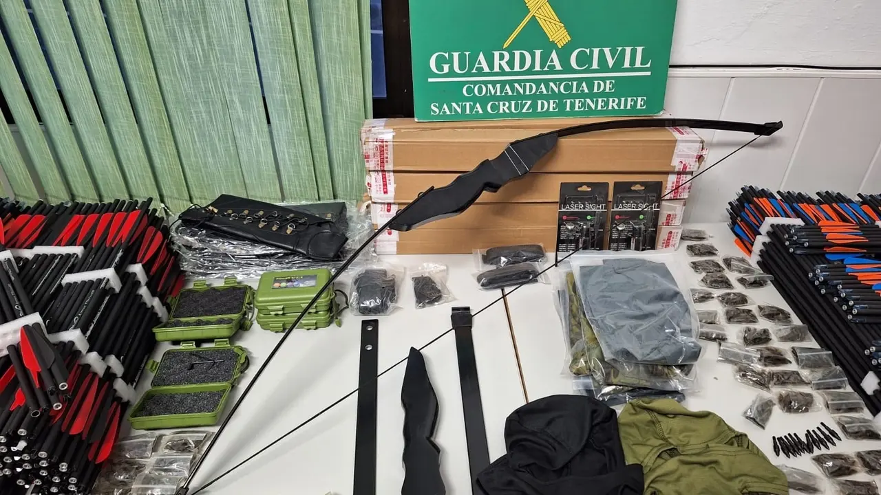 Guardia civil flechas arco FOTO 1-92(1)