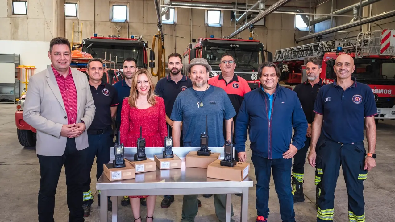 Bomberos-Donaci&oacute;n material(1)