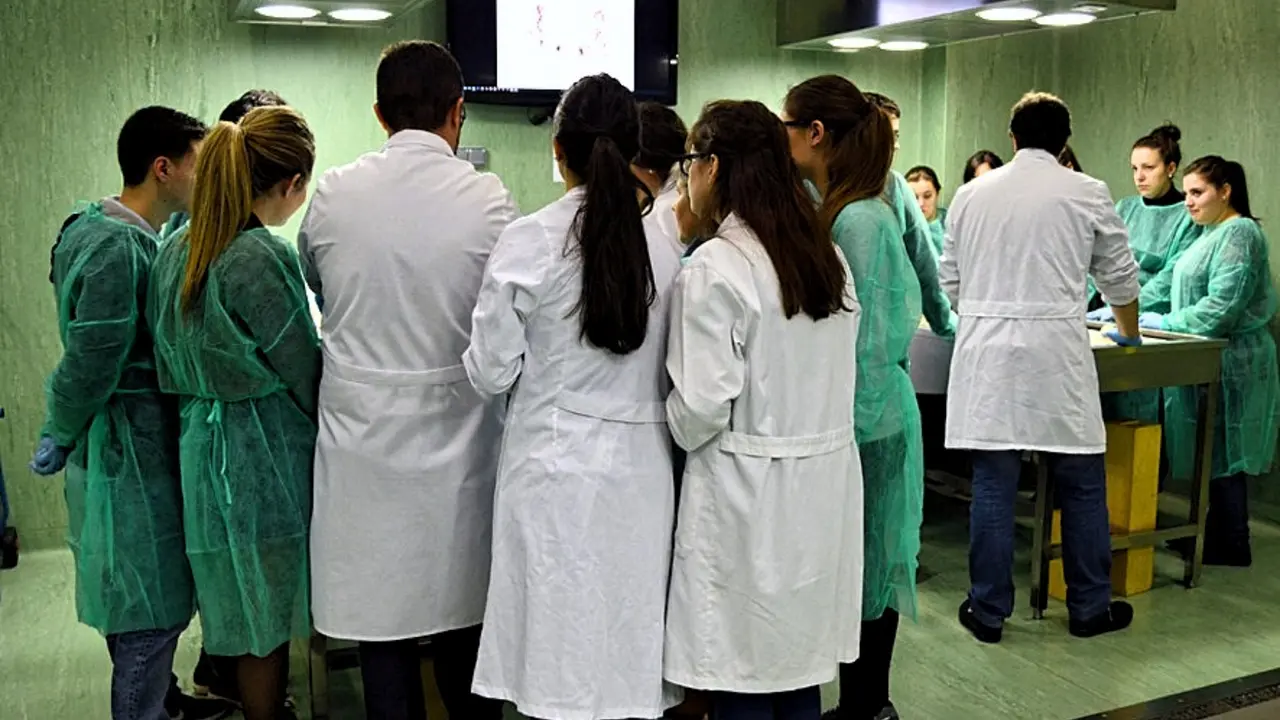 Estudiantes medicina Mir