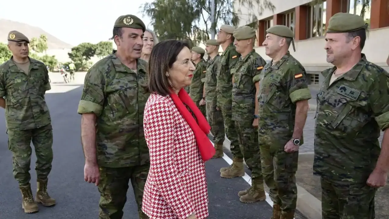 Margarita Robles ministrta de Defensa visita Canarias image-184(1)