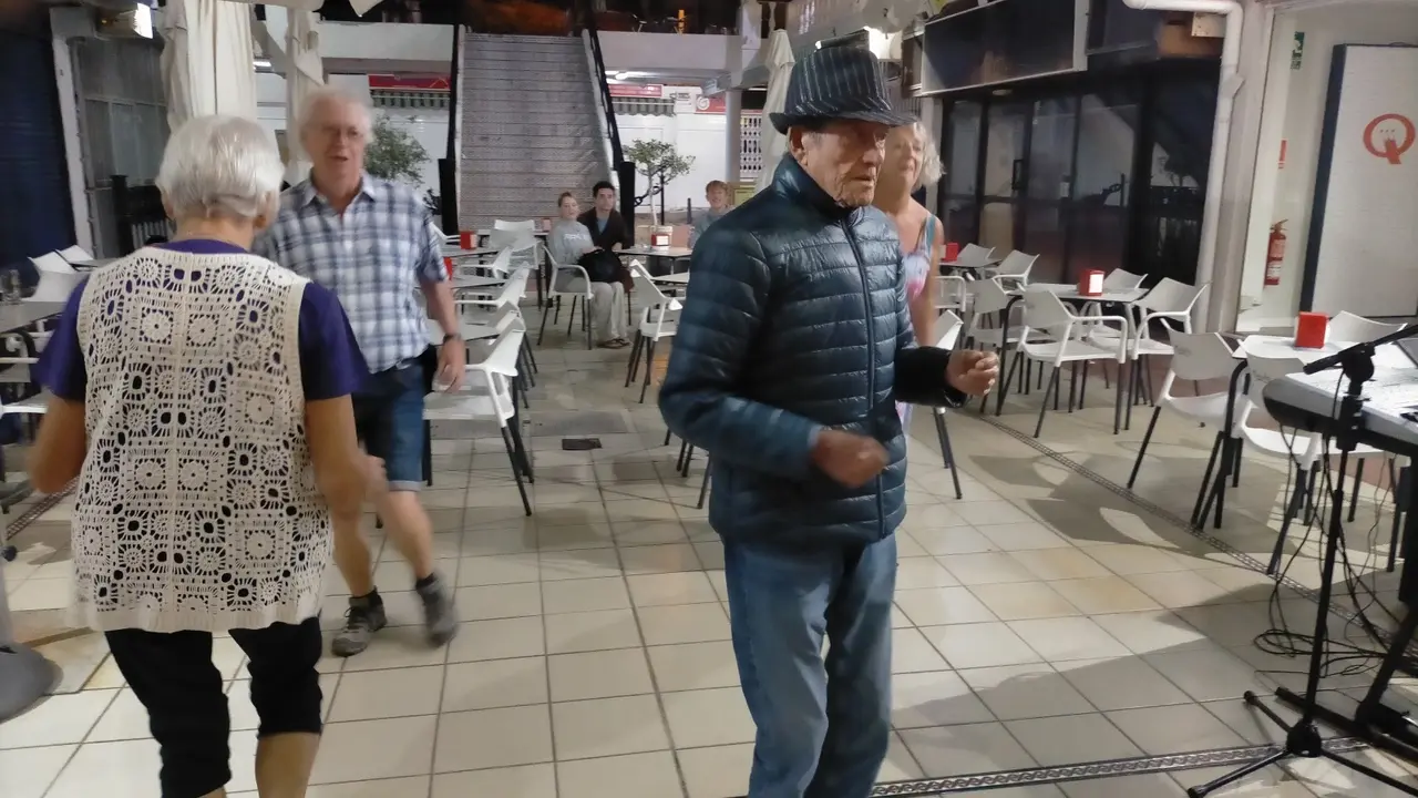 Tom&aacute;s bailando en Ten-Bel