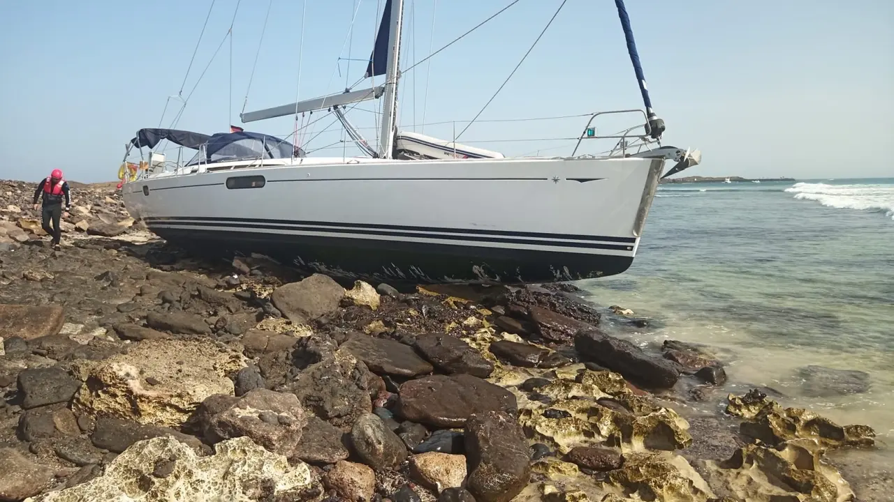 Velero encallado FotobarcoLobos(1)