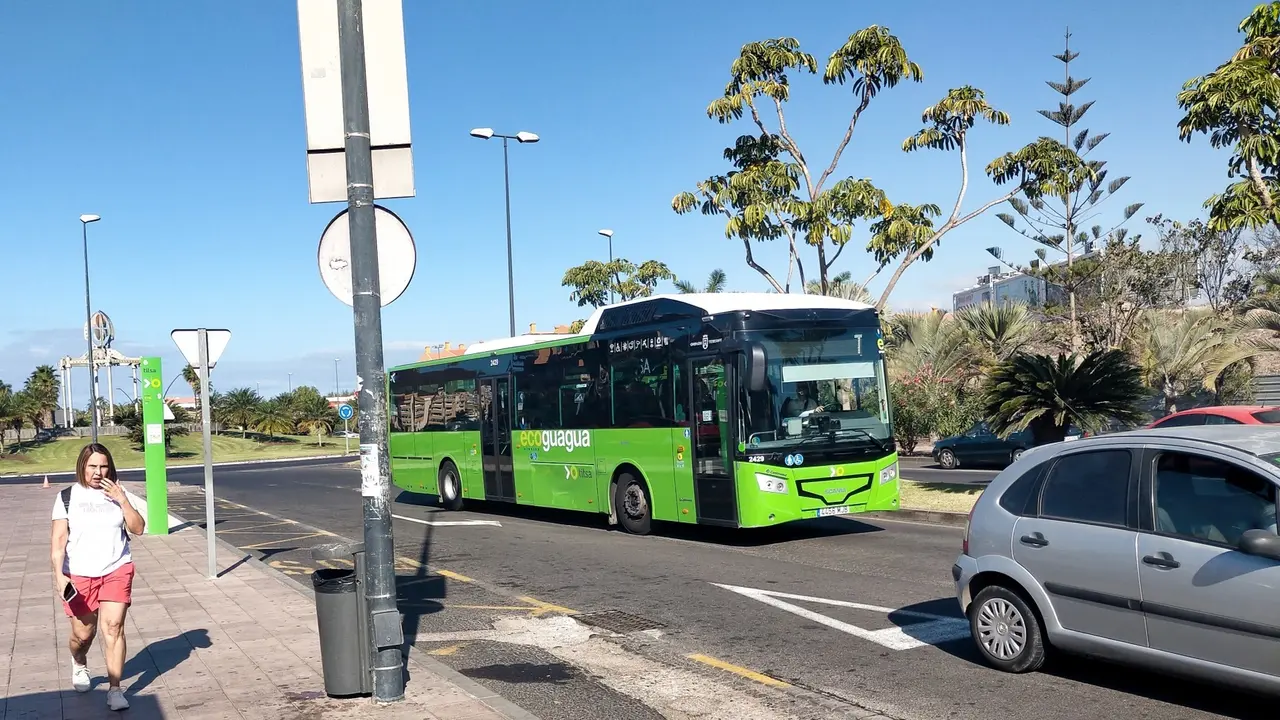 Guagua autobus Titsa