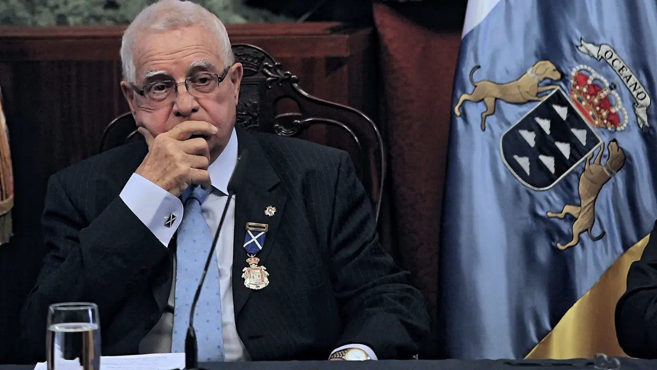 Autoridades civiles y militares asisten al Centenario del Cabildo Insular de Tenerife