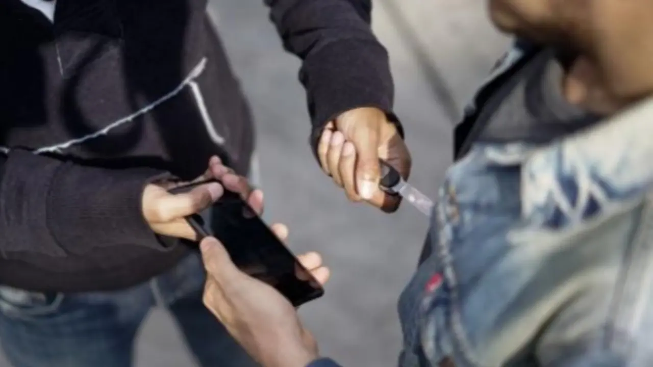Robo a mano armada de tel&eacute;fonos m&oacute;viles