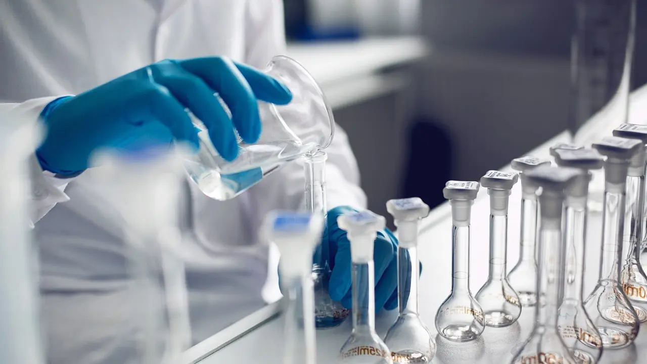 chemist works in a lab
