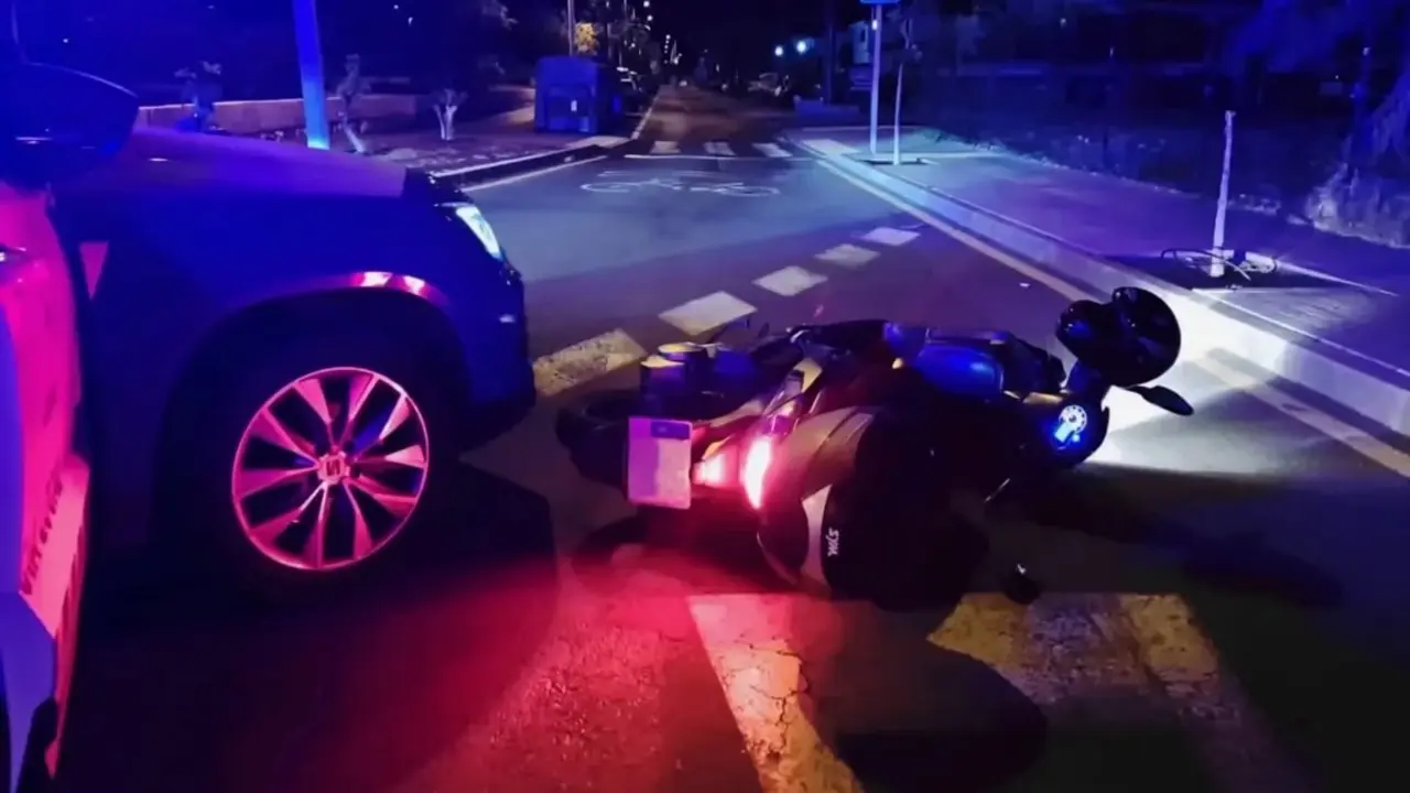 Polic&iacute;a Local Arona moto robada
