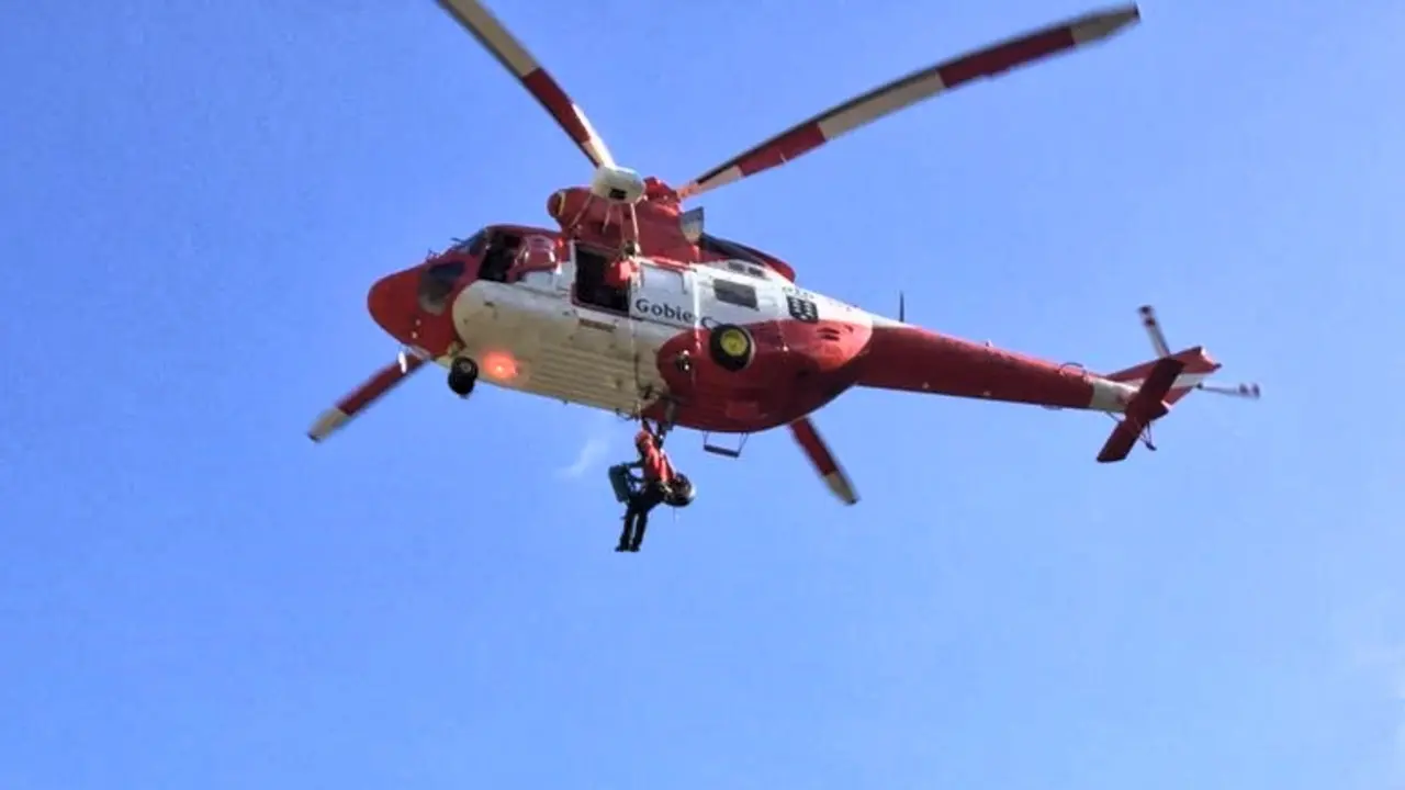 helic&oacute;ptero GES en el aire(1)
