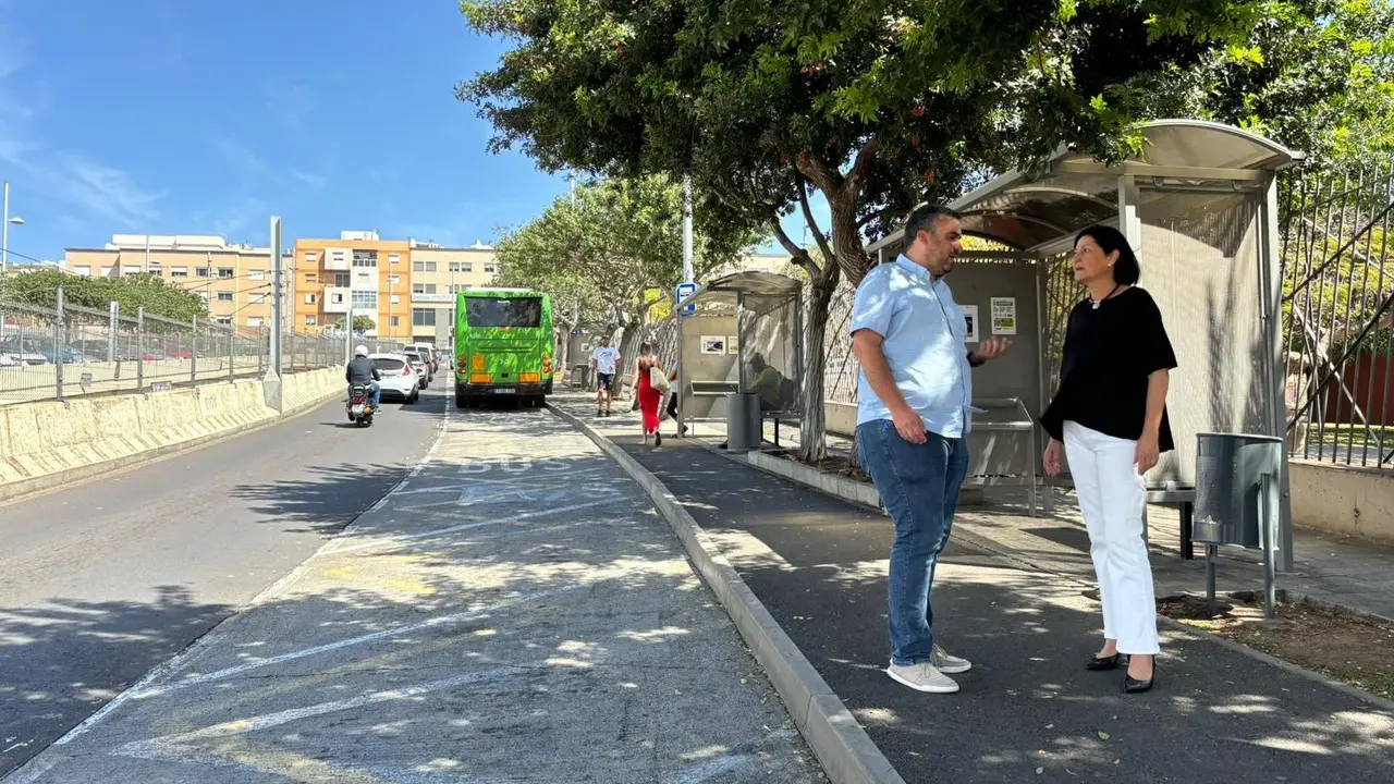 Parada de guaguas Domingo Galv&aacute;n y Eulalia Garc&iacute;a