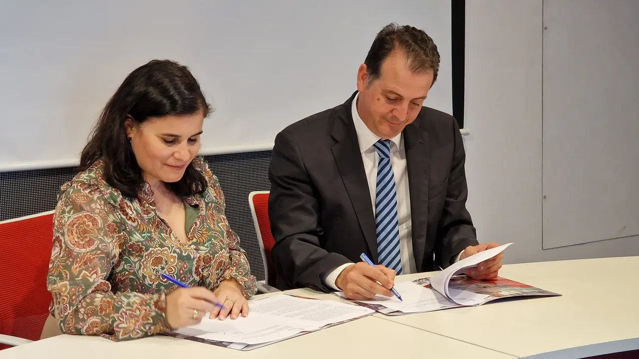 Firma convenio Asoc Pol&iacute;gono