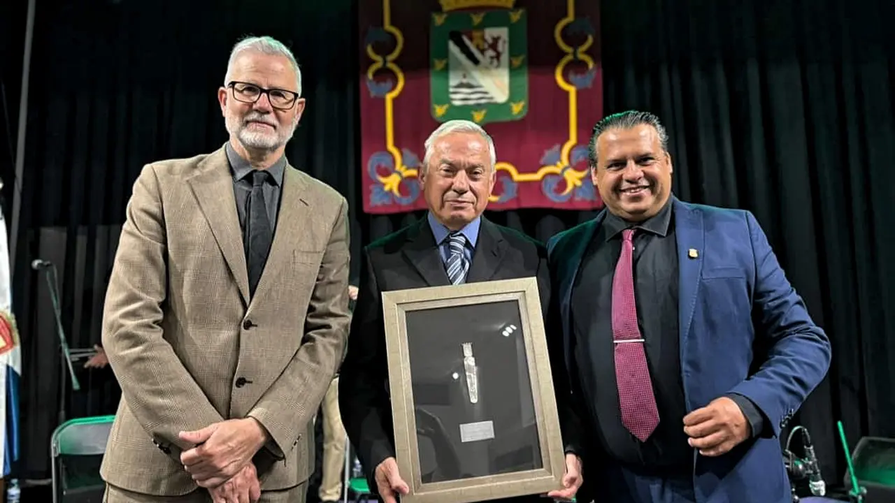 𝐉𝐨𝐫𝐠𝐞 𝐀𝐥𝐨𝐧𝐬𝐨 𝐕𝐢𝐥𝐚 𝐫𝐞𝐜𝐢𝐛𝐞 𝐬𝐮 𝐌𝐚𝐫𝐜𝐚𝐝𝐨𝐫 𝐝𝐞 𝐏𝐥𝐚𝐭𝐚