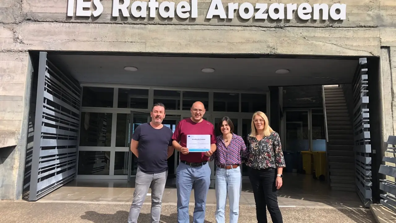 concejal del ayto y docentes del IES RAFAEL AROZARENA