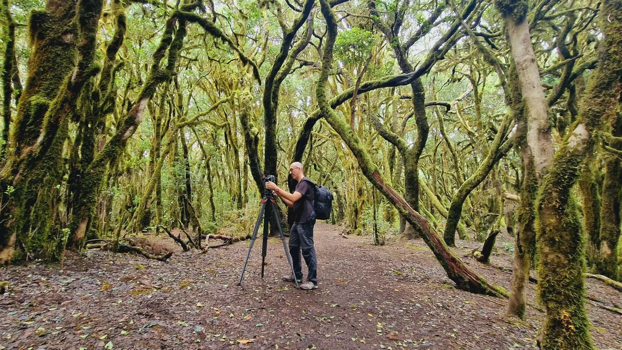 300424 Personal de la productora durante la localizaci&oacute;n de ubicaciones en La Gomera para la grabaci&oacute;n del documental(1)