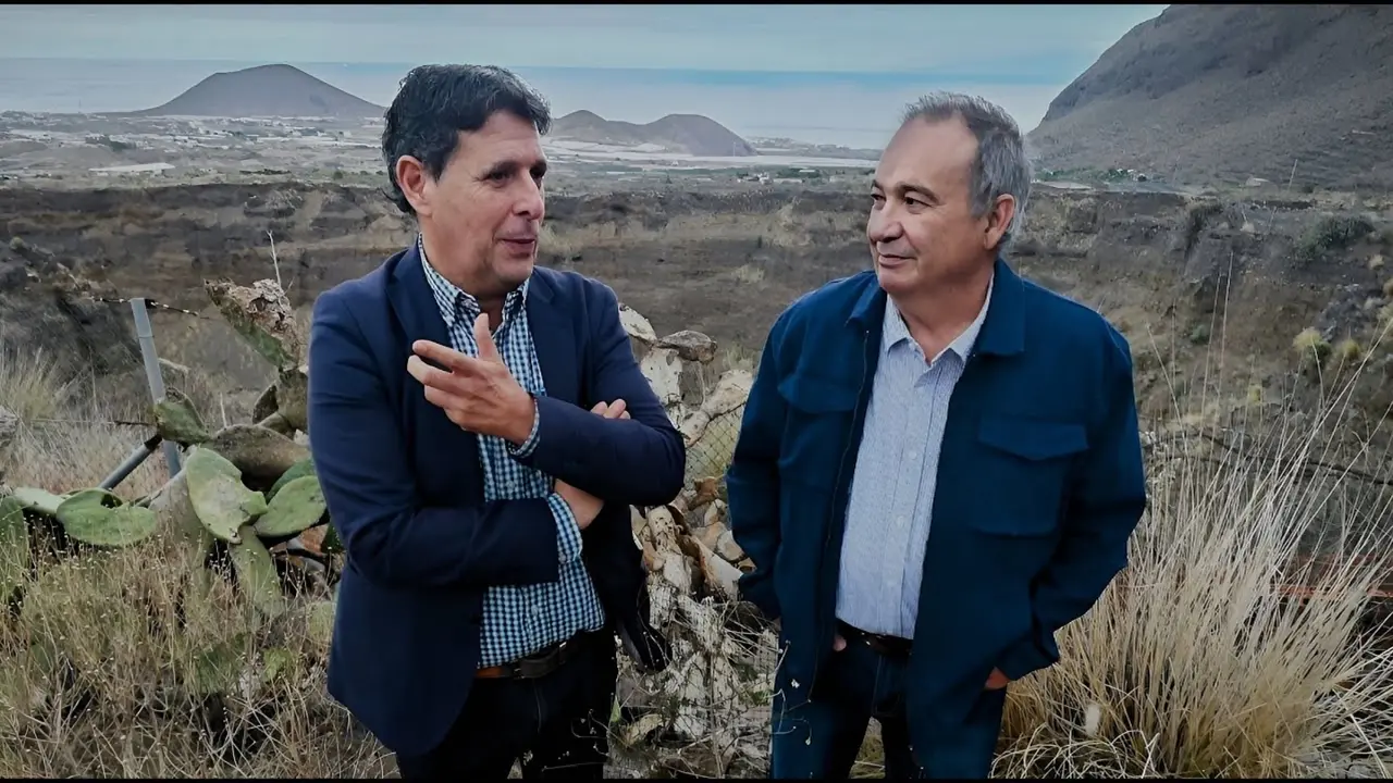 CARLOS ALVAREZ Y UNO DE LOS DENUNCIANTES, Francisco Hern&aacute;ndez Armas(1)