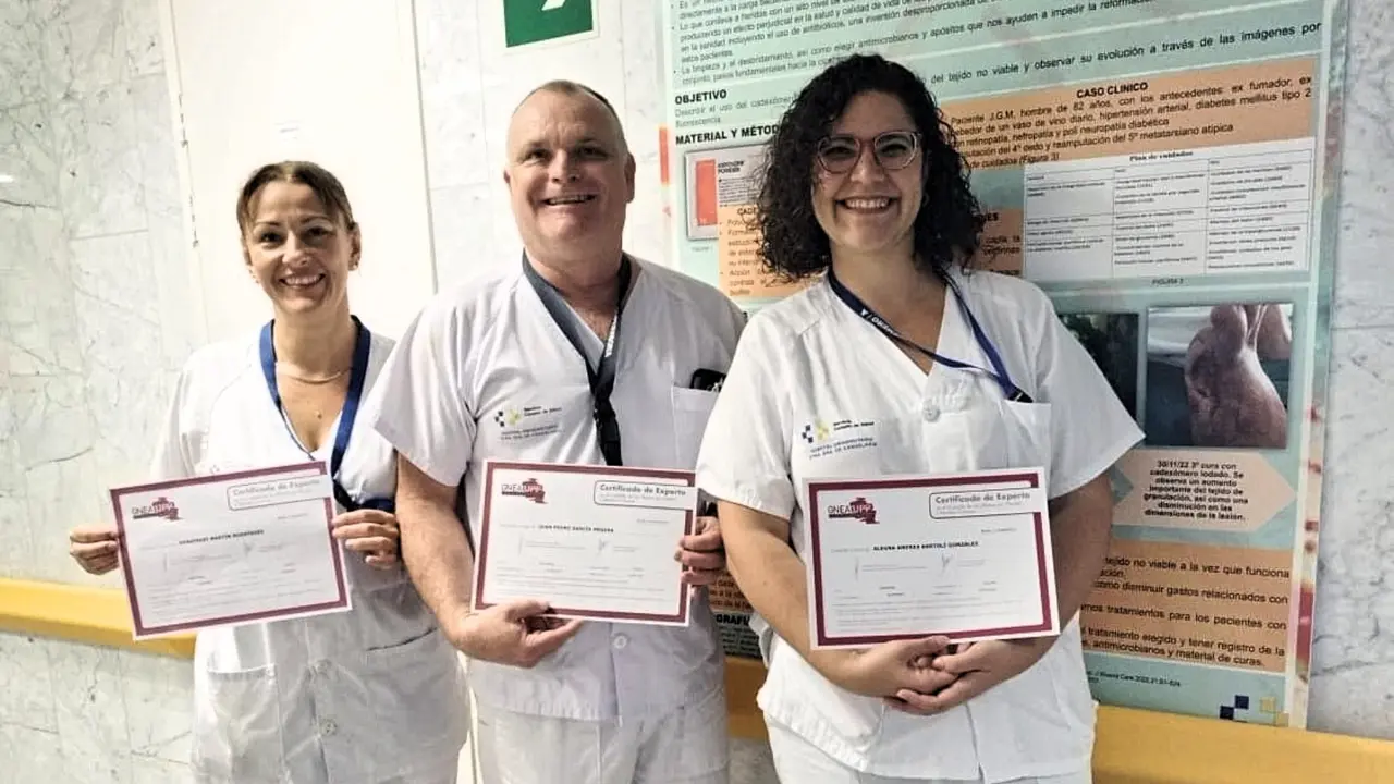 Los tres profesionales acreditados del Hospital La Candelaria