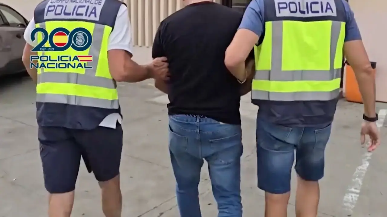 Polic&iacute;a detencion