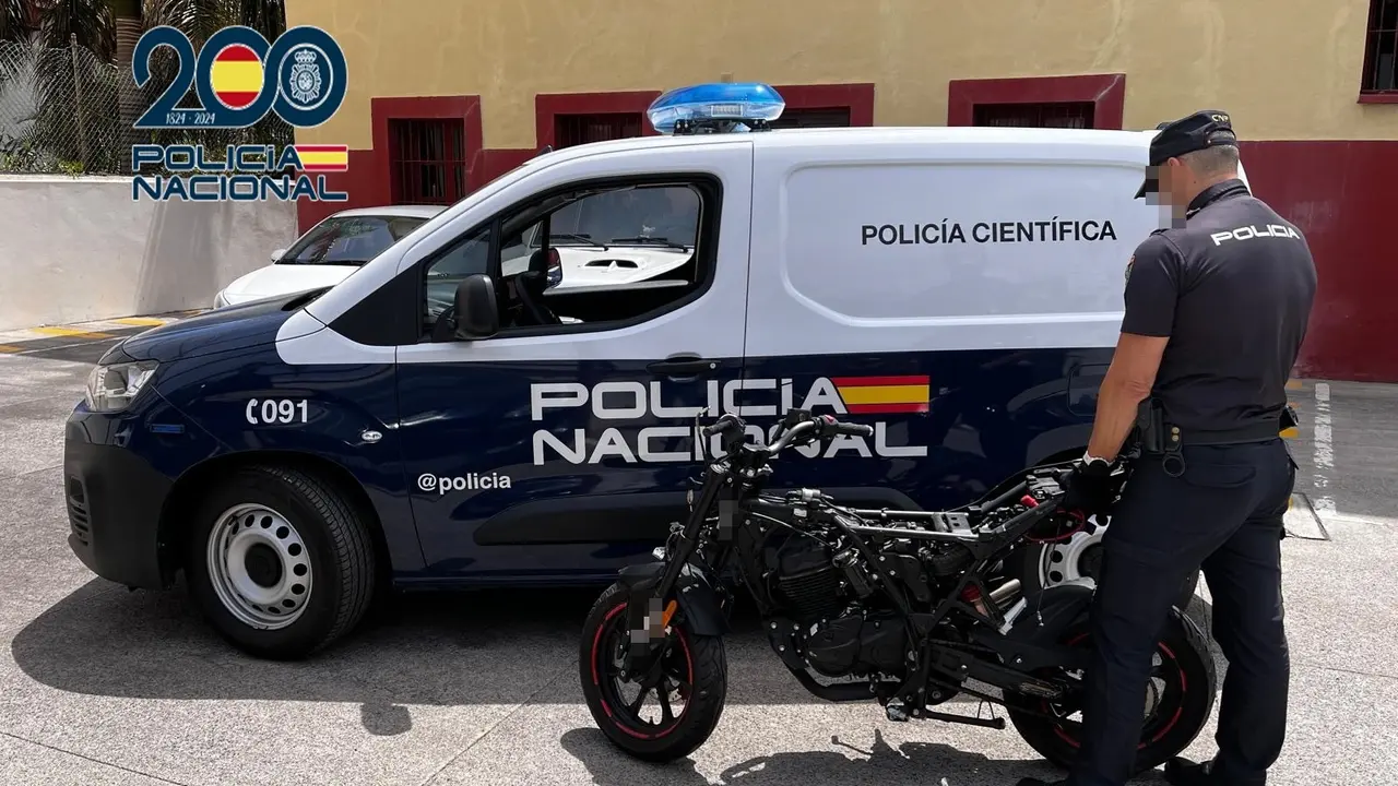 Polic&iacute;a robo moto WA0010(1)
