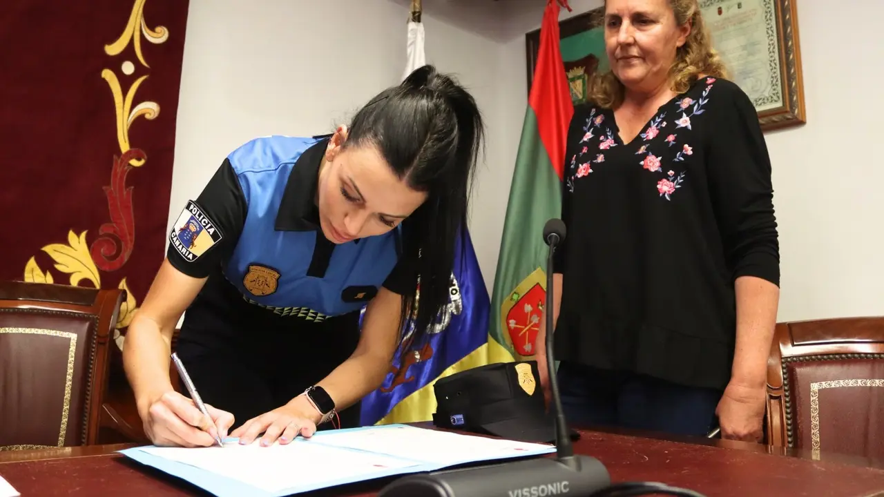TACORONTE_ CINTIA HDEZ NUEVA AGENTE DE LA POLIC&Iacute;A LOCAL(1)