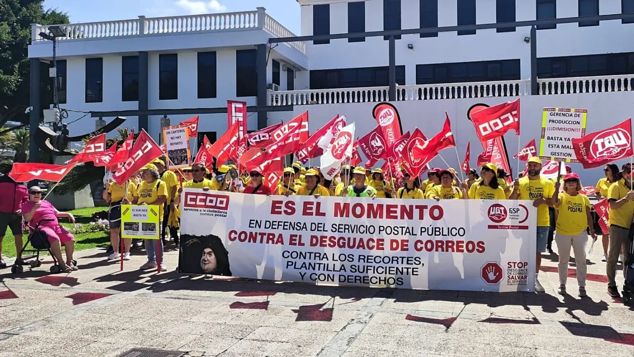 Correos UGT CCOO FOTO CONCENTRACI&Oacute;N(1)