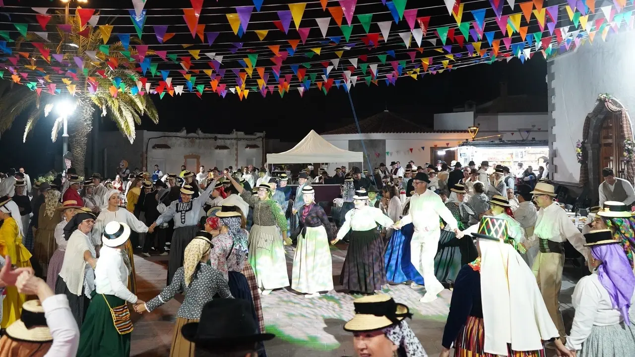 Aeguayo Foto Baile de Magos1(1)