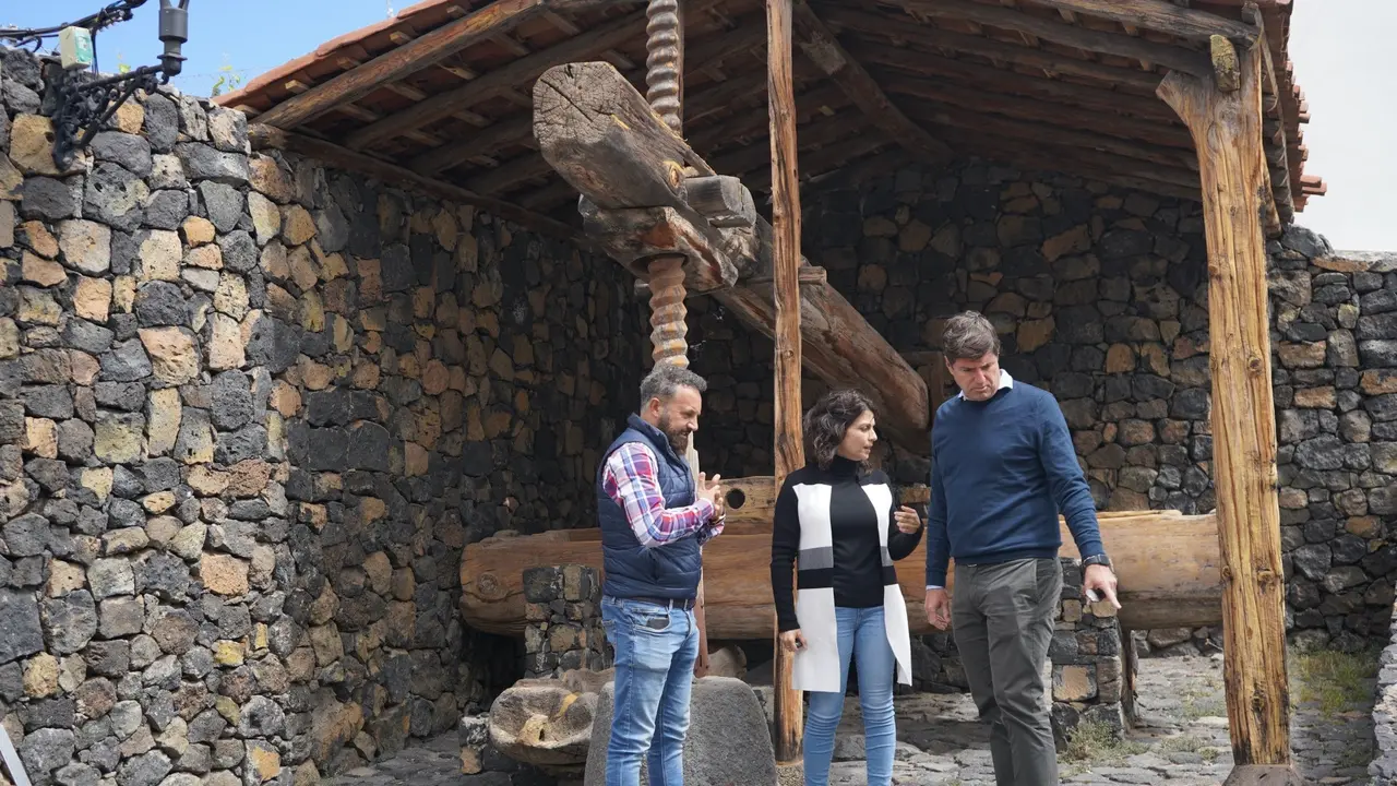 Alcalde y concejales en visita a lugares objeto de licitaci&oacute;n2(1)