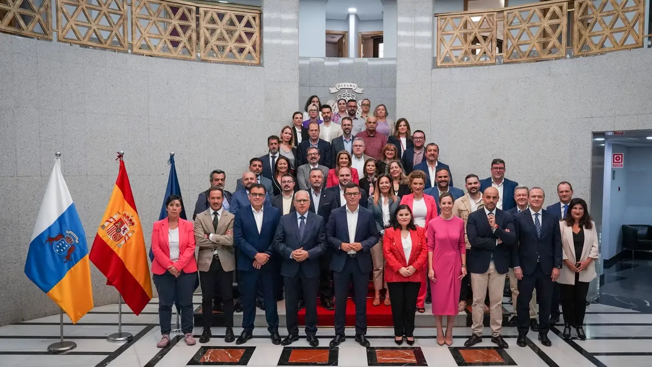 Foto de familia cinco grupos Reto Demogr&aacute;fico 1(1)