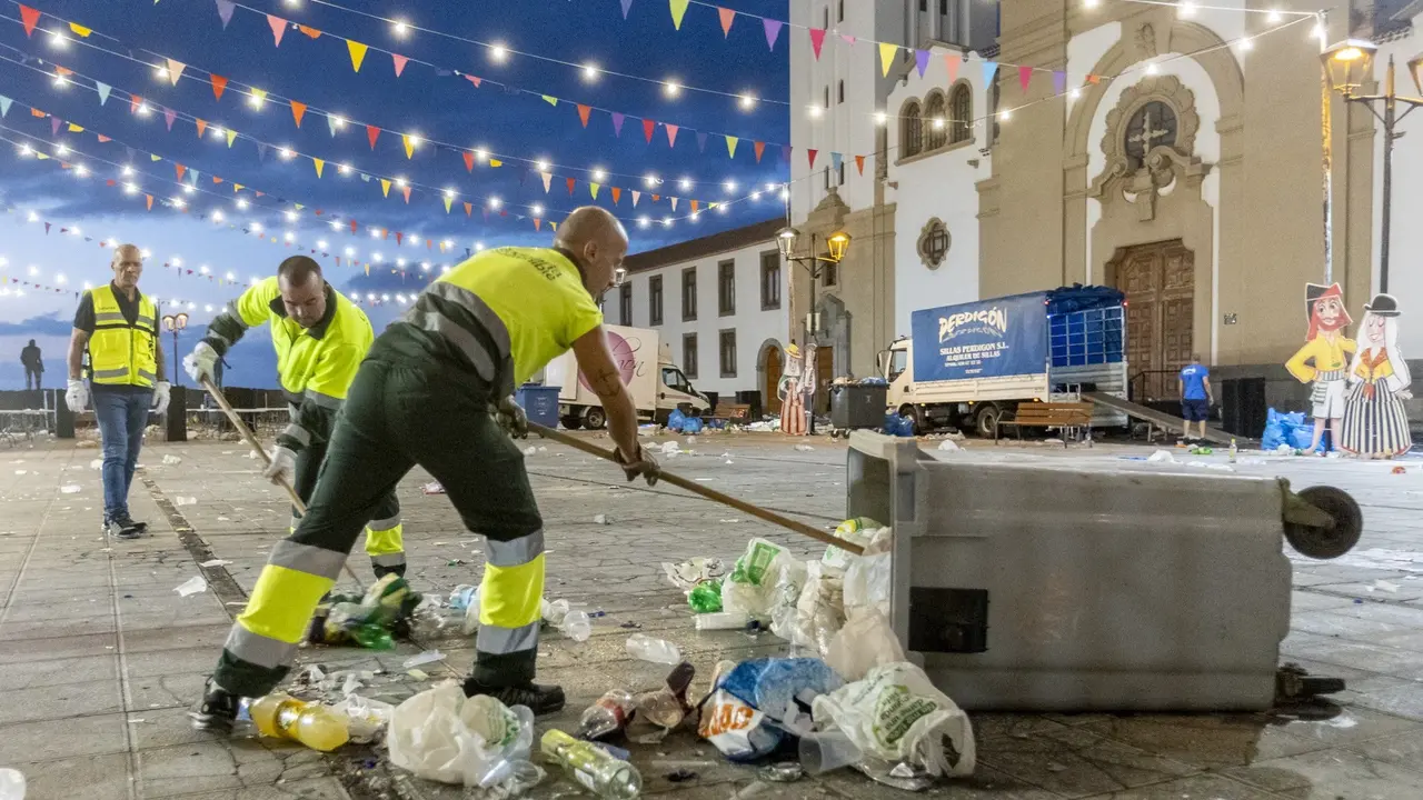Zafarrancho de limpieza de Valoriza, la nueva empresa de basura en Candelaria.