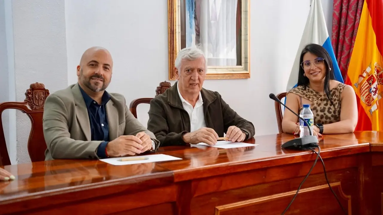 Arona firma convenio juventud(1)