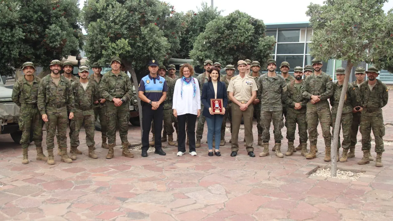 Ana Dorta visita a la Brigada Canarias XVI