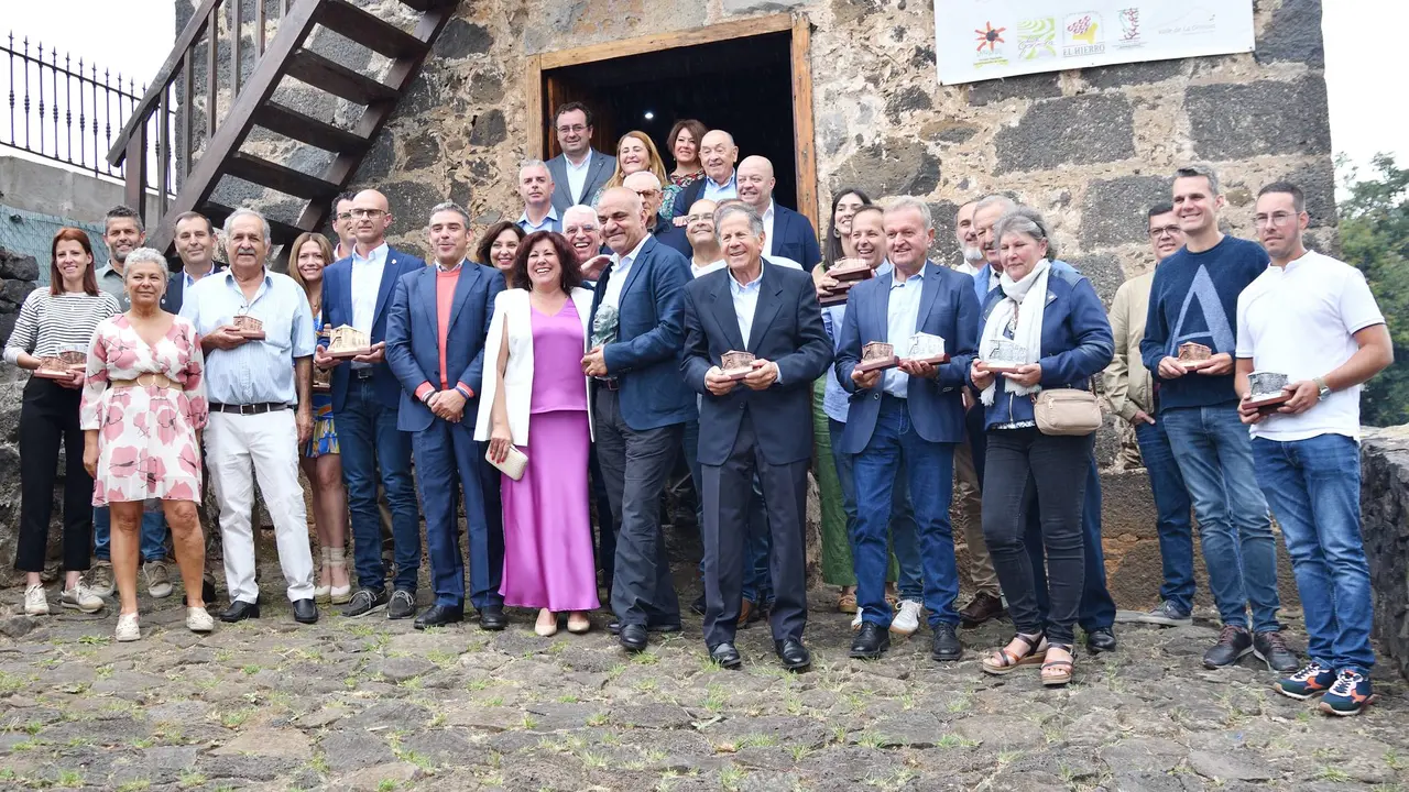 2 premios ALH&Oacute;NDIGA