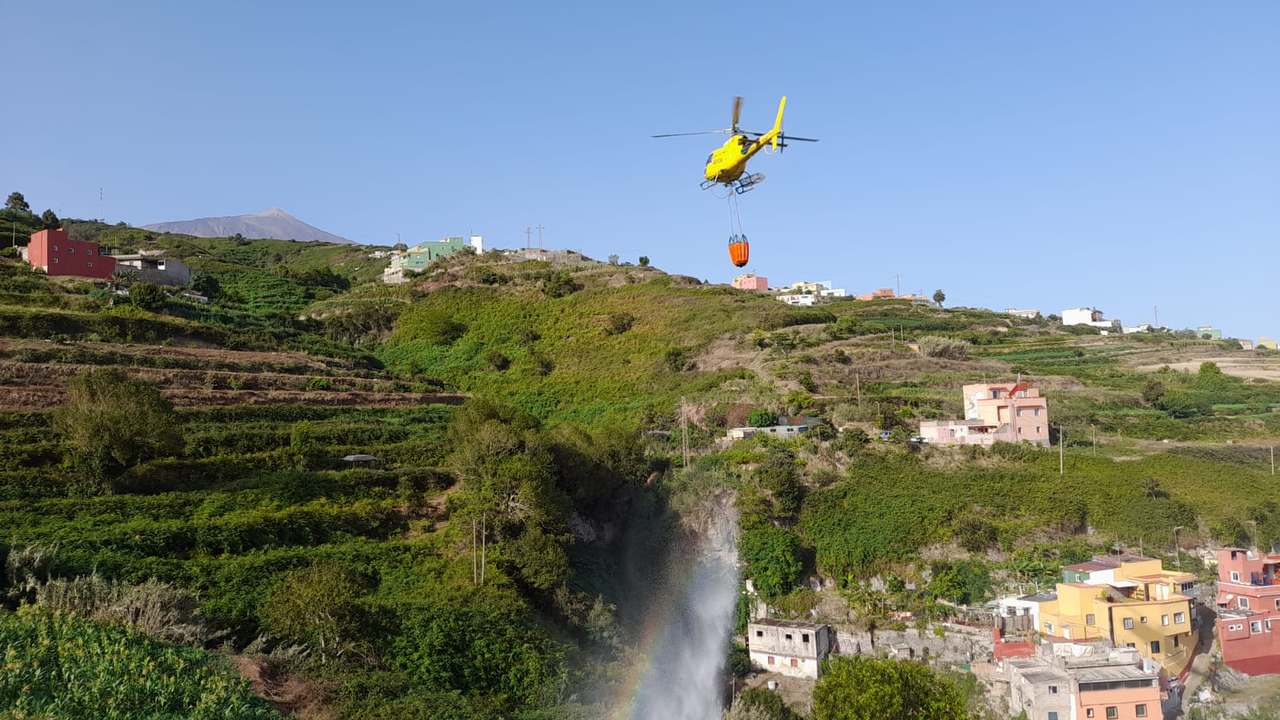 Incendios-Los Realejos-Helic&oacute;ptero Brifor