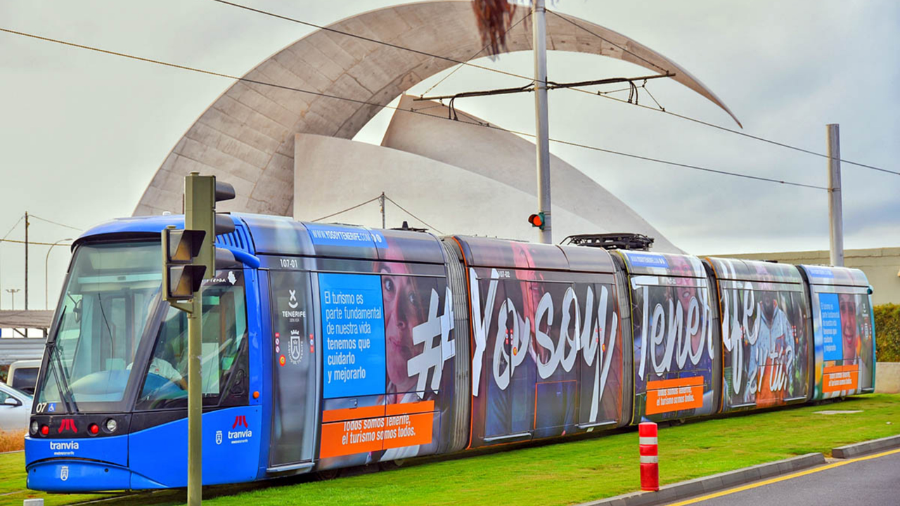 240812 Tranv&iacute;a a su paso por Santa Cruz de Tenerife(1)