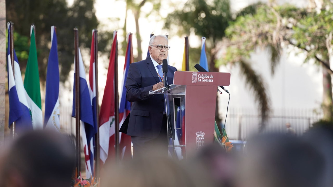 Casimiro Curbelo durante su intervencio&igrave;n en las Jornadas Colombinas