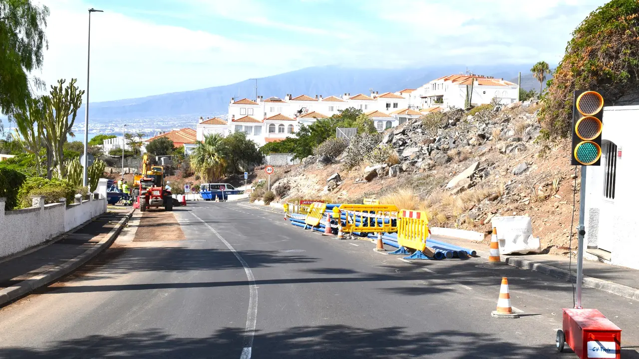 Obra Cambio red de agua Radazul Alto. Calle Cort&eacute;s (1)[86567]