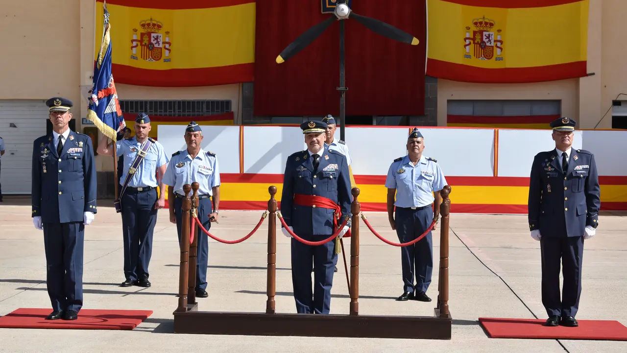 Foto 2_De izquierda a derecha_Coronel Bayardo Ab&oacute;s_General Fco Javier Vidal_Coronel Juan J Terrados