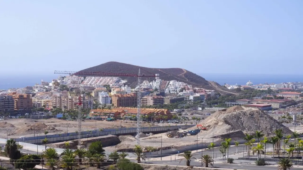 El Moj&oacute;n, en Los Cristianos, lleva treinta a&ntilde;os esperando por desarrollarse. Esta vez parece que va en serio.