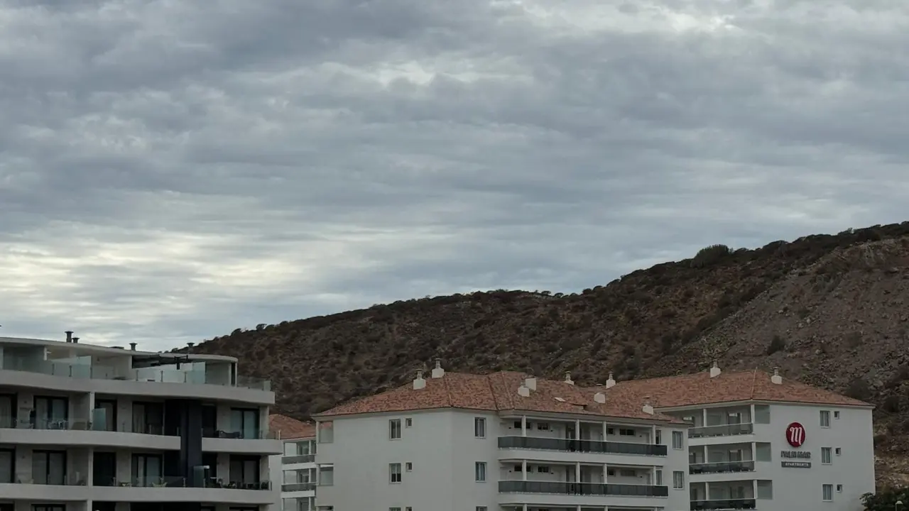 El complejo de apartamentos que tiene en vilo al Palm Mar.