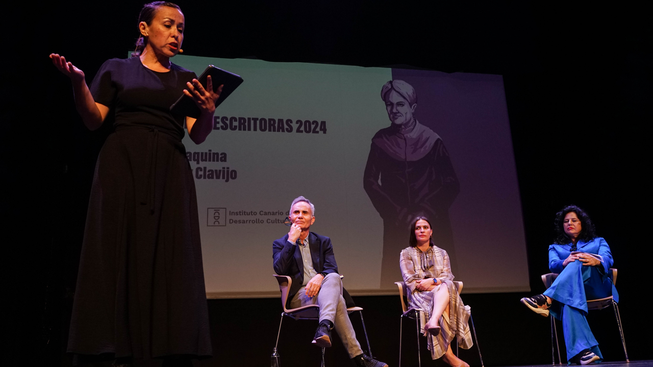 Horacio Umpierrez, Migdalia Machin y Victoria Galvan durante el acto del Dia de las escritoras-1(1)