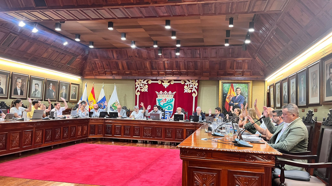 Imagen del pleno celebrado en el Ayuntamiento de Puerto de la Cruz(1)