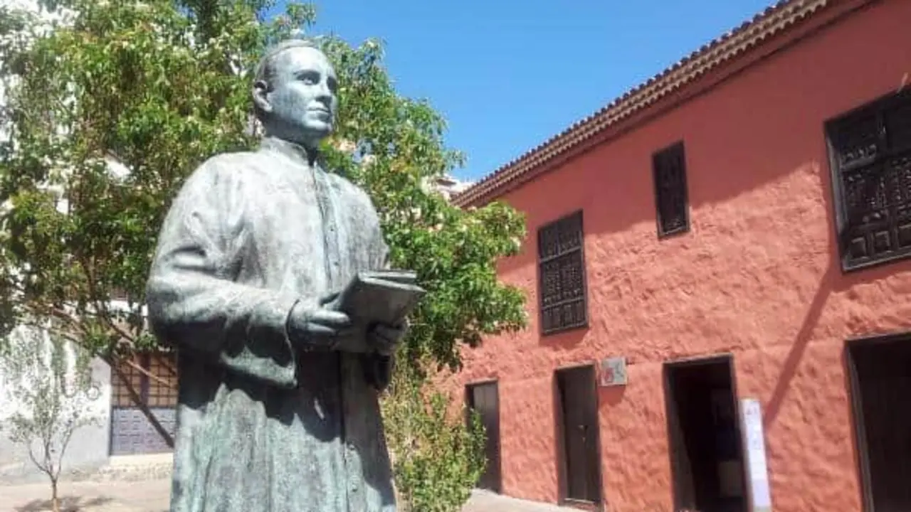 Escultura de Jos&eacute; Torres Padilla en la capital gomera.