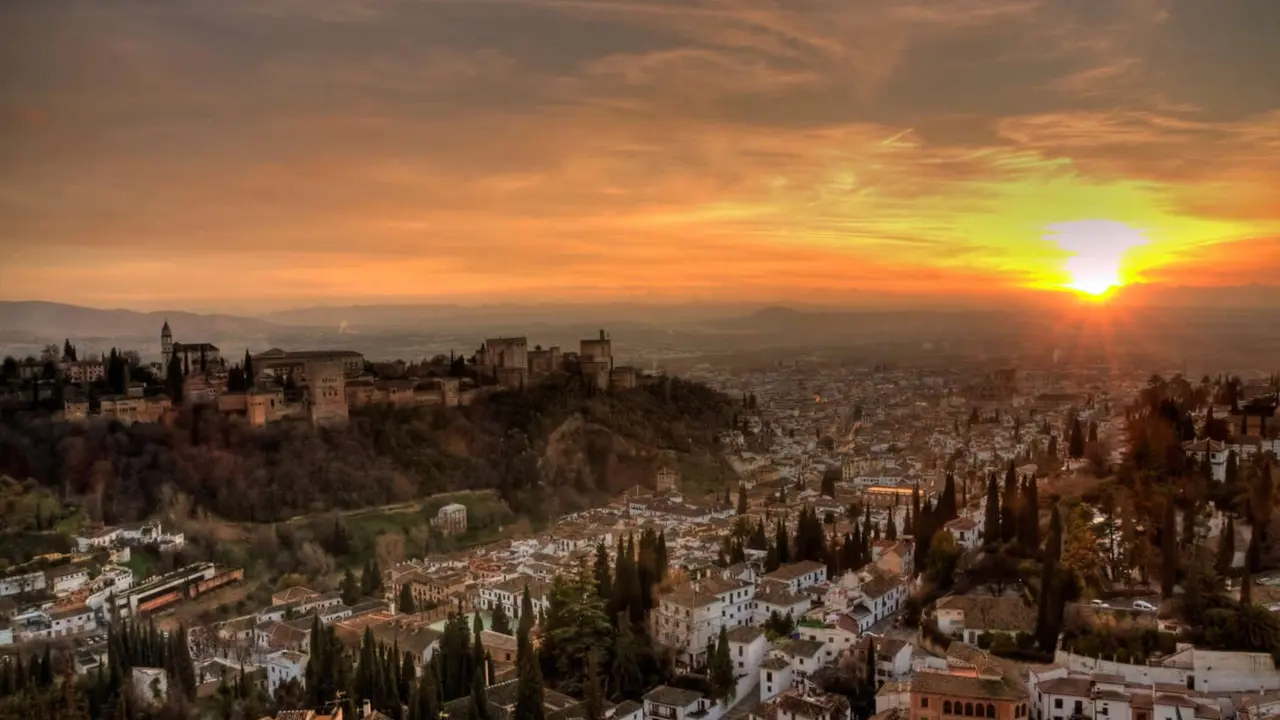 Las puestas de sol de Granada son admiradas por todo el mundo.