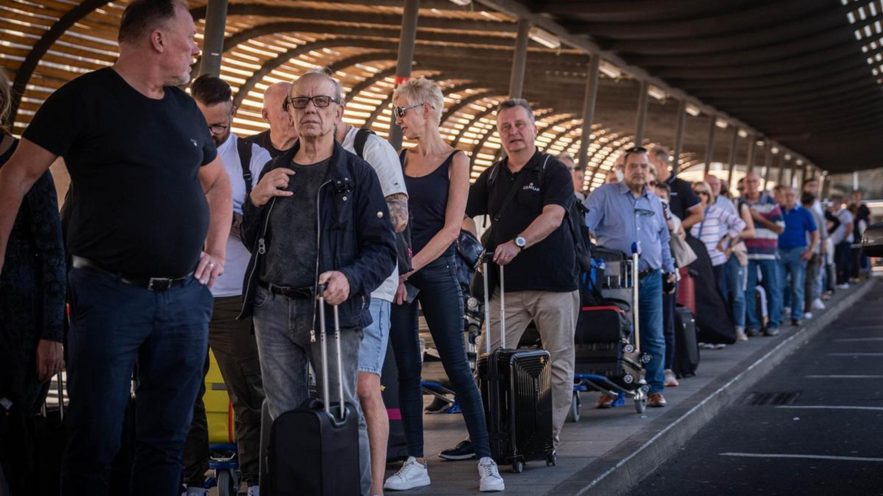 COLAS TAXIS AEROPUERTO TENERIFE SUR(1)