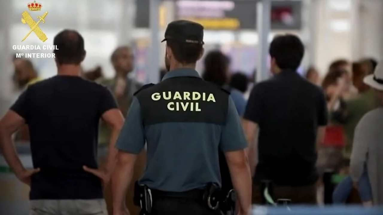Guardia Civil aeropuerto 01LC-2(1)