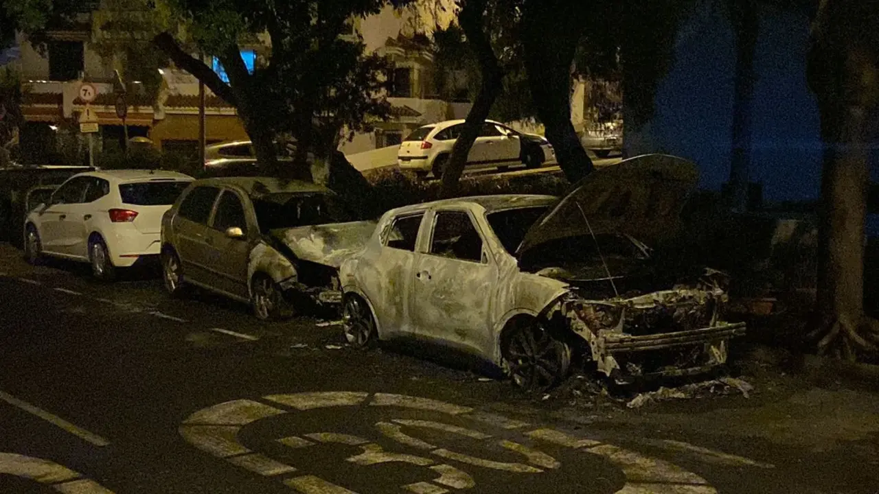 Los Cristianos sigue viviendo una pesadilla con la quema de coches