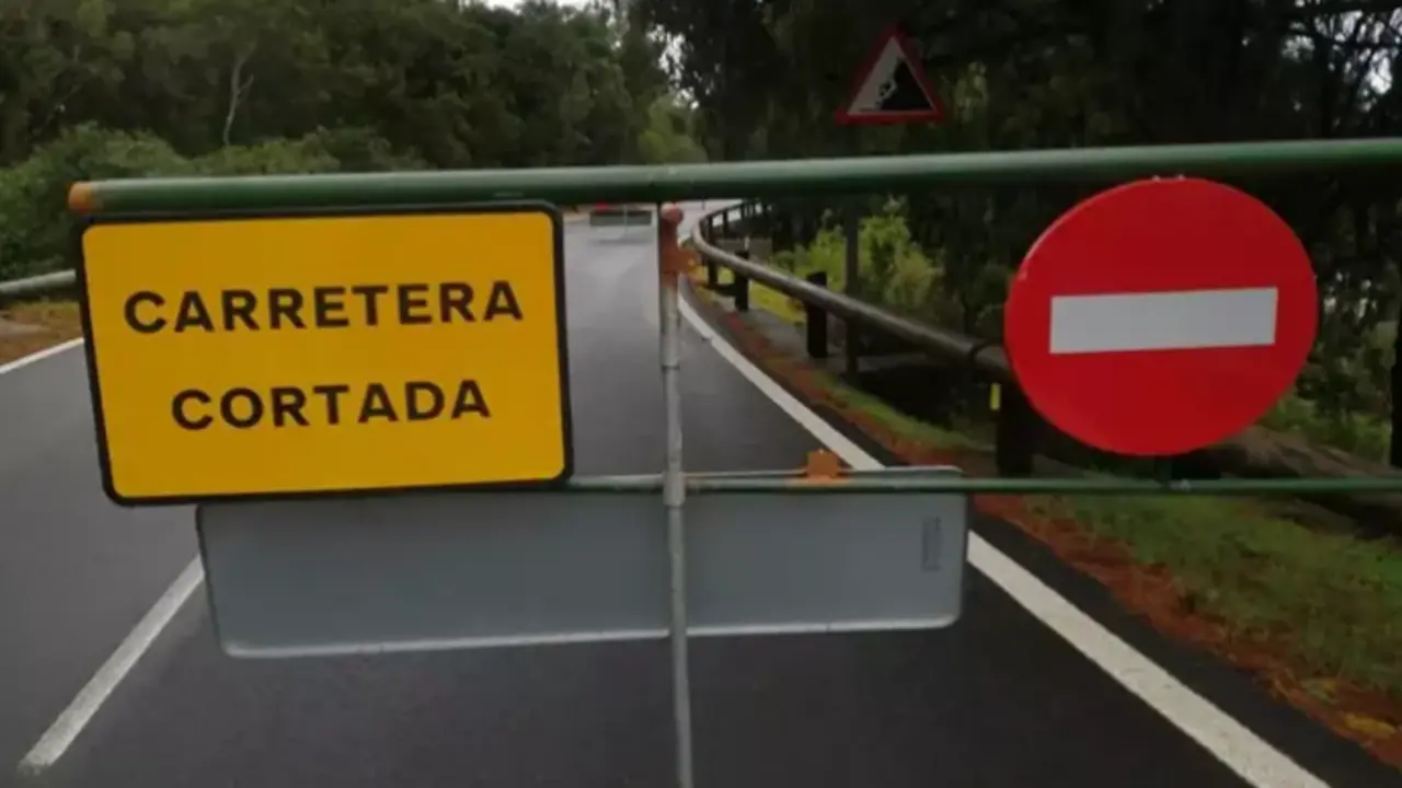 Una de las tres carreteras cortas, la TF-24 de La Esperanza.