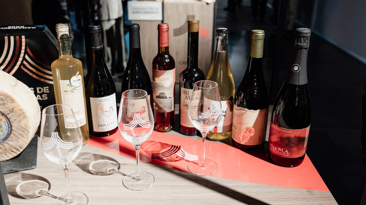 Imagen de vinos canarios en el evento CRECER JUNTOS(1)
