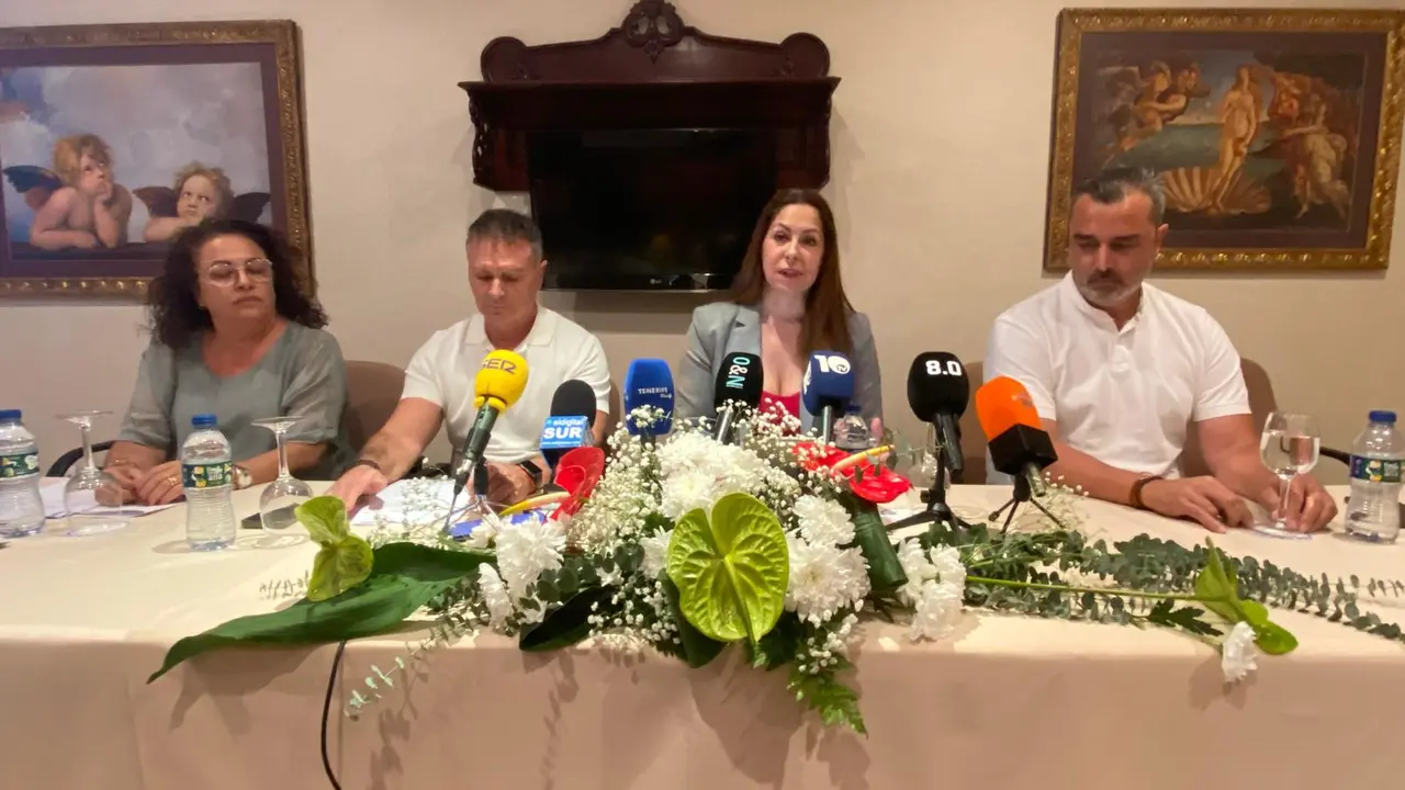 Los cuatro concejales cesados dieron una rueda de prensa en el hotel Rever&oacute;n Plaza