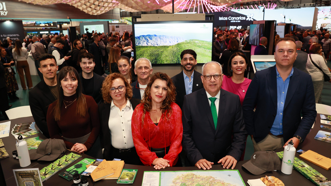 220124 Delegaci&oacute;n de la isla de La Gomera presente en FITUR, encabezada por el presidente insular, Casimiro Curbelo, y la consejera insular de Turismo, Mar&iacute;a Isabel M&eacute;ndez