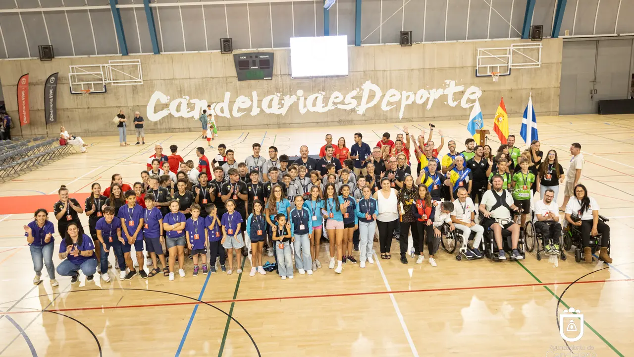 J&oacute;venes deportistas durante la Gala del Deporte de Candelaria.